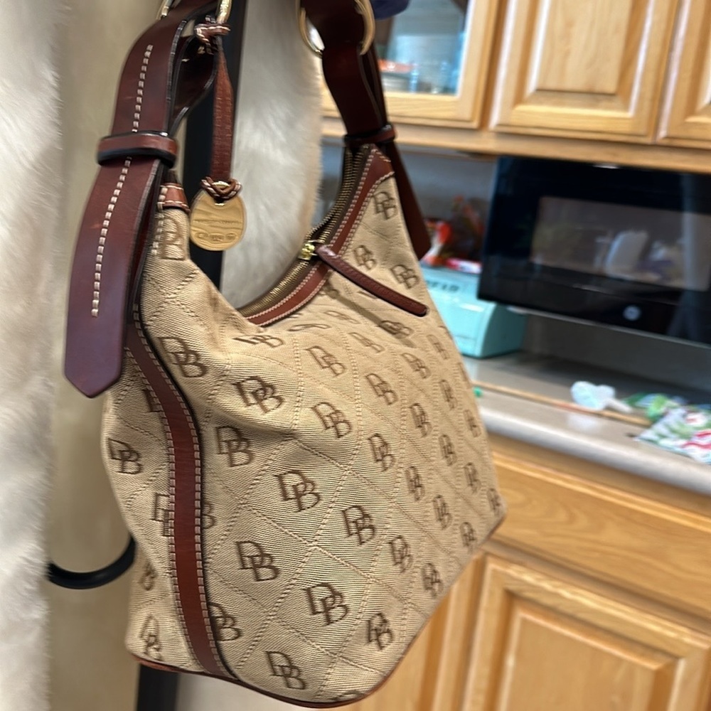 Dooney and bourke ladies shoulder bag in brown - Picture 6 of 12